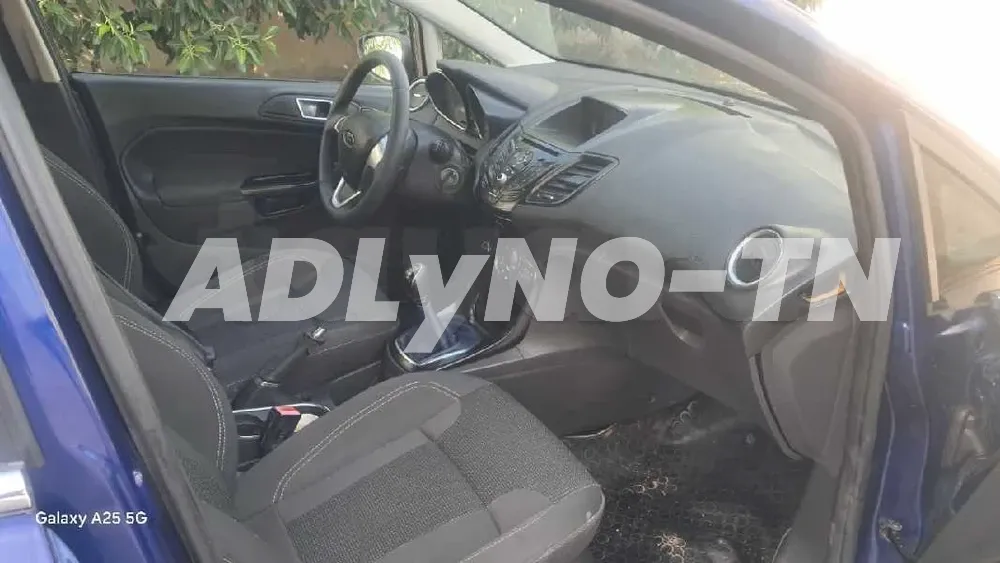 FORD FIESTA TETANIUM PREMIÈRE MAIN TRÈS PROPRE à Bizerte - Photo 1