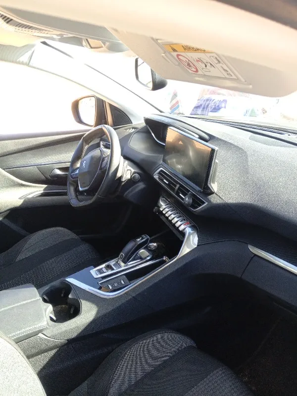 Peugeot 3008 Diesel 2022 à Kasserine - Photo 4