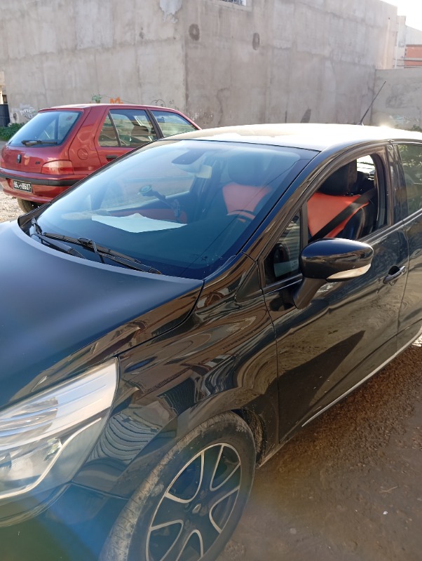 Renault Clio Essence 2012 à Nabeul - Photo 3