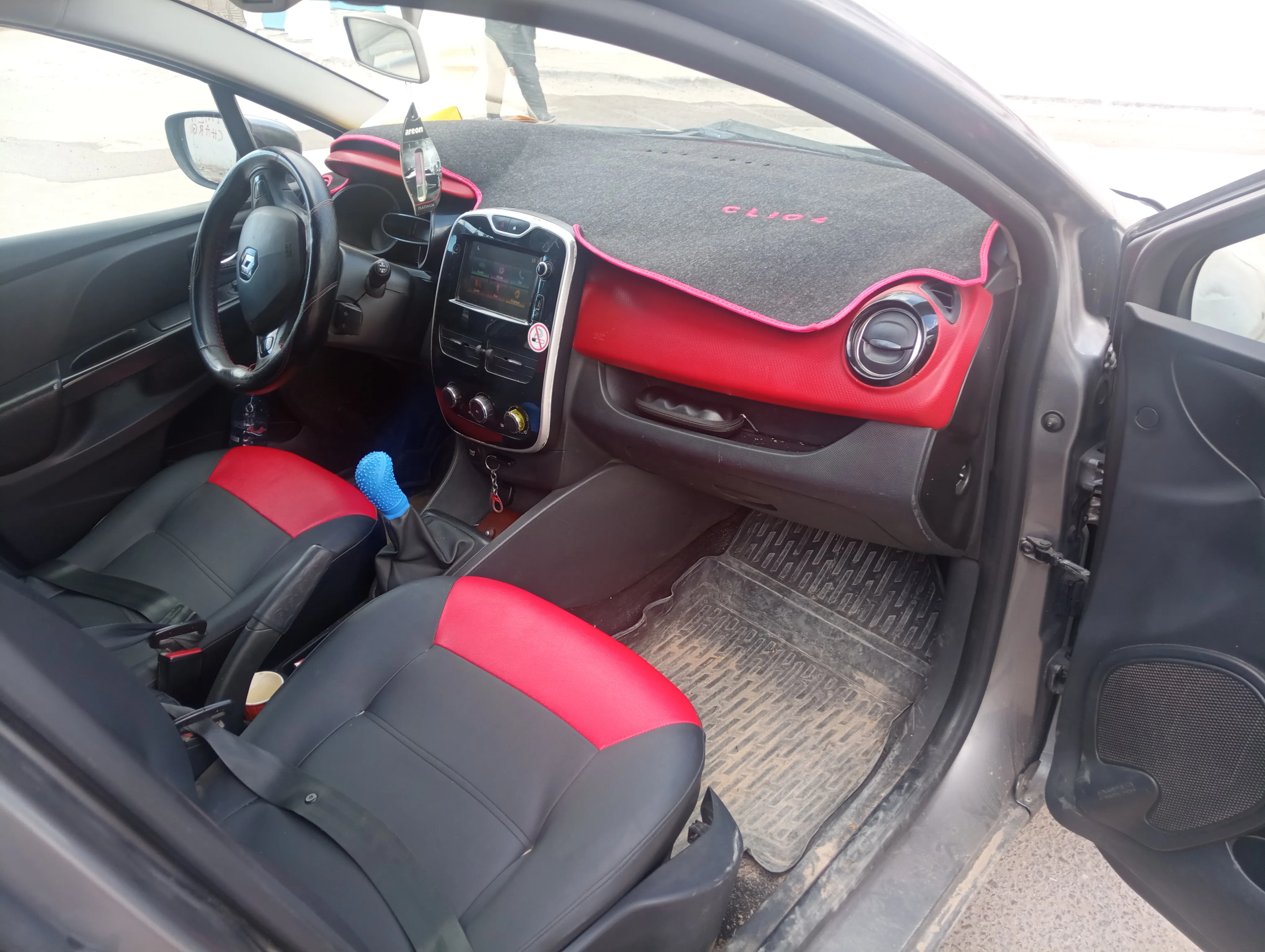 Clio tce à Kasserine - Photo 1