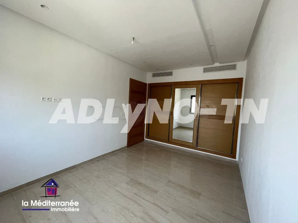 A Vendre Triplex jamais habité à Chotrana 3 à Ariana - Photo 3