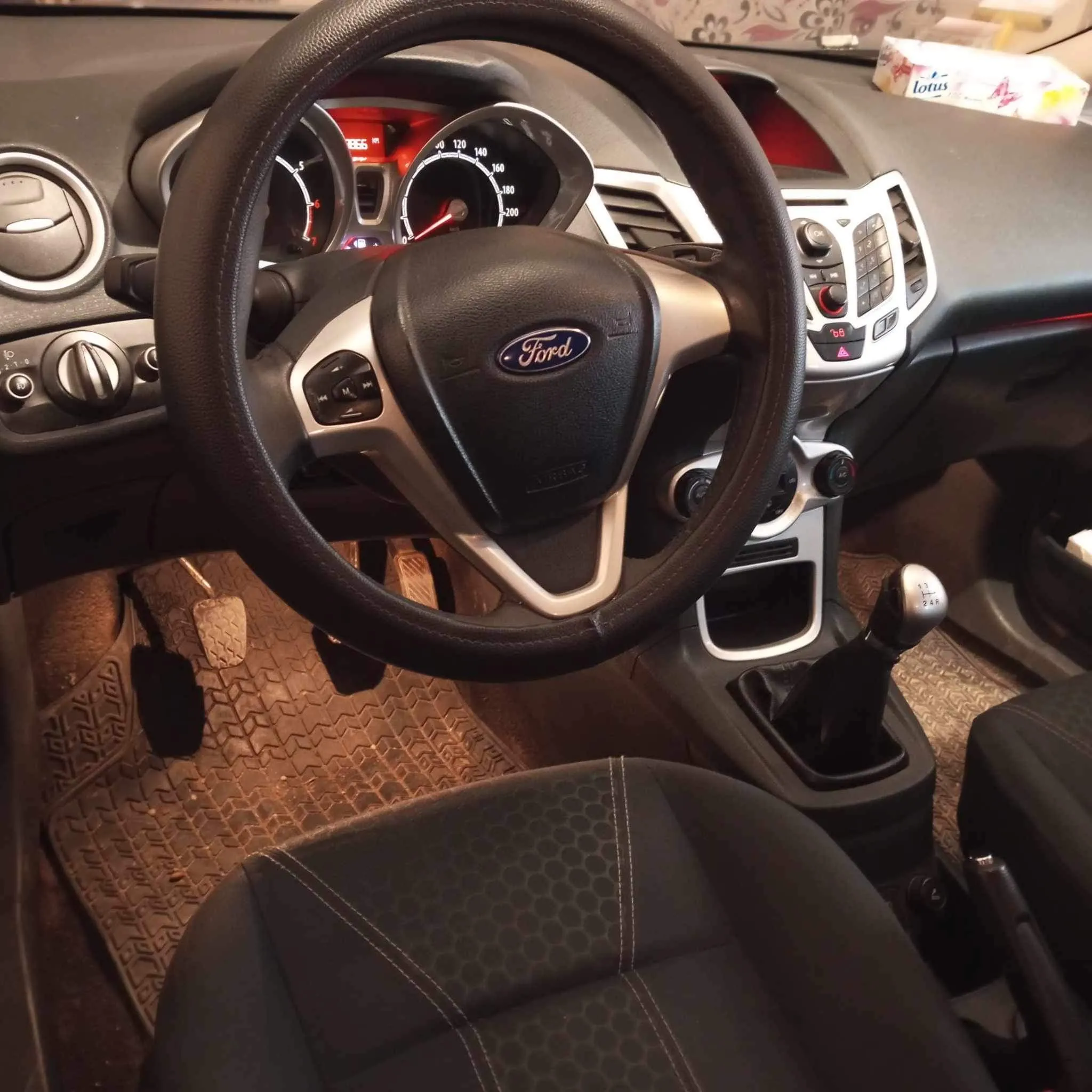 Une belle Ford Fiesta titanium à Beja - Photo 3