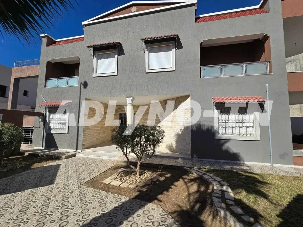 Villa de 400 m² sur un terrain de 597 m² à Ben Arous - Photo 1