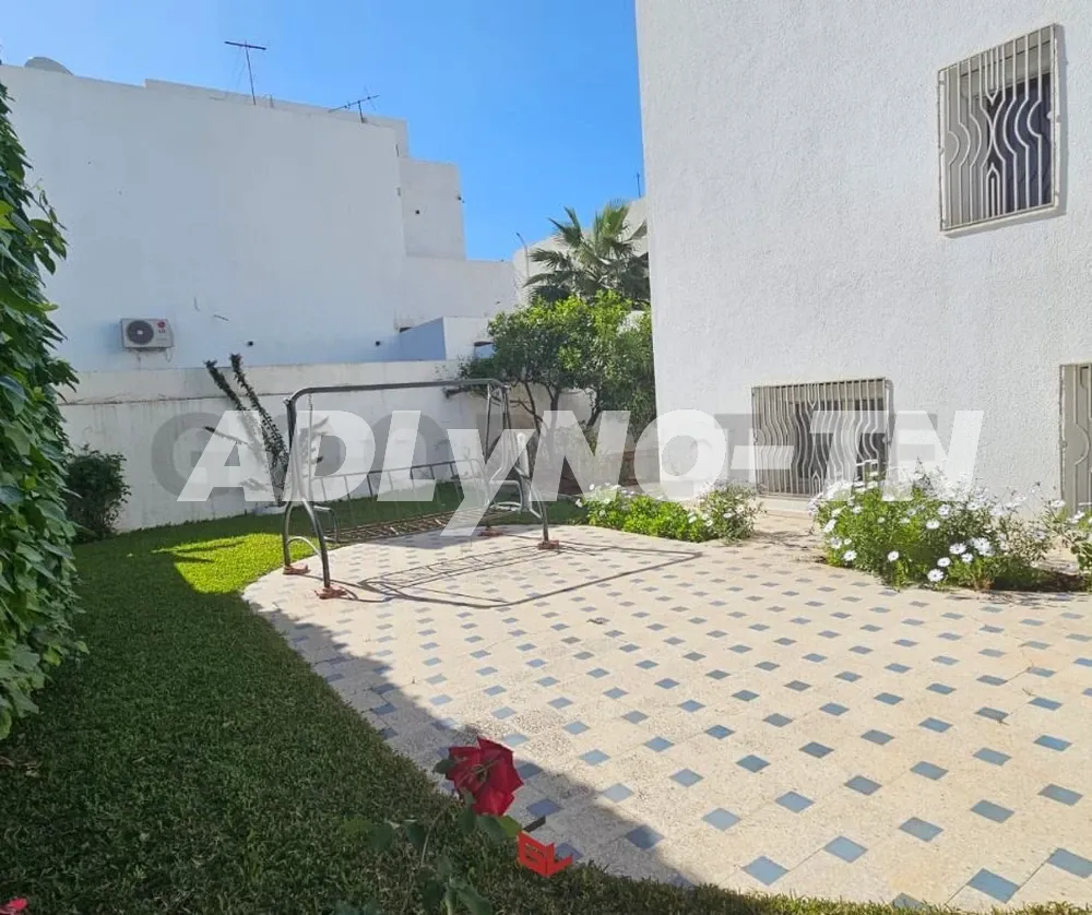 A Vendre Villa Sur Un Terrain De 622m² À Menzah 9 à Tunis - Photo 2