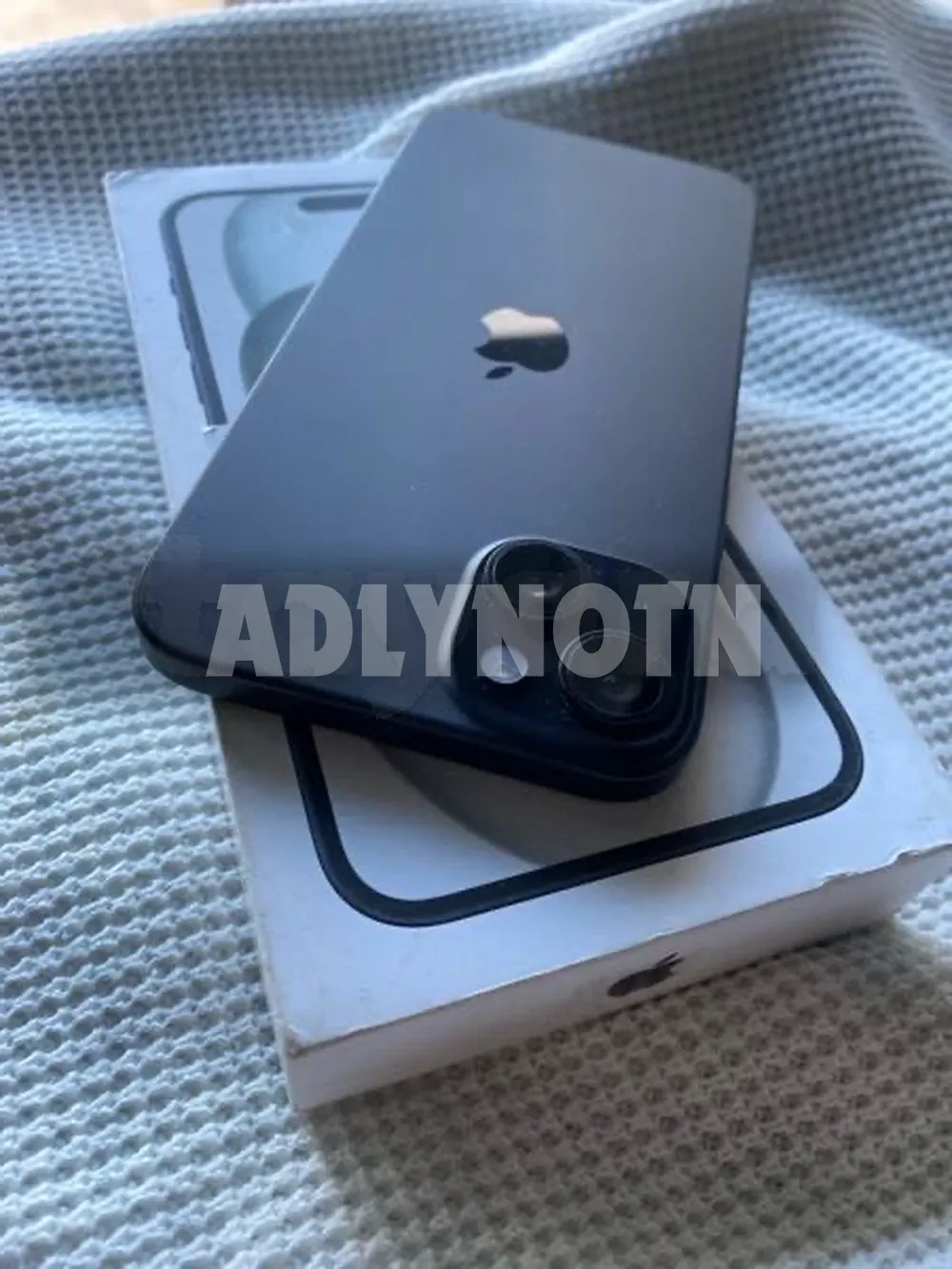 iPhone 15 Plus Noire 128G neuf comme cacheté Batt 100% cycle de charge 30 fois sous garantie Apple avec ces accessoires et facture boutique version Europe validé sur sajalni prix 2850 tel 58218744 à Tunis - Photo 5