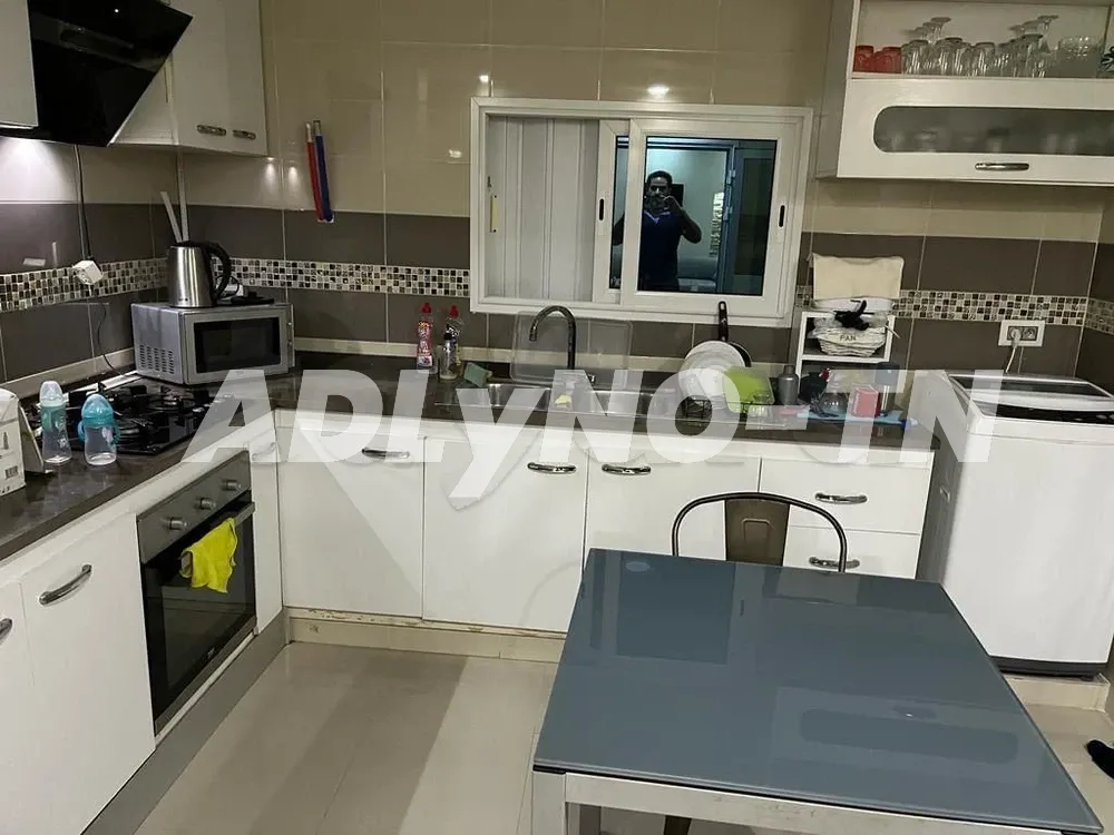 À vendre : Belle villa R+2 avec appartement mitoyen et garage à Tunis - Photo 2