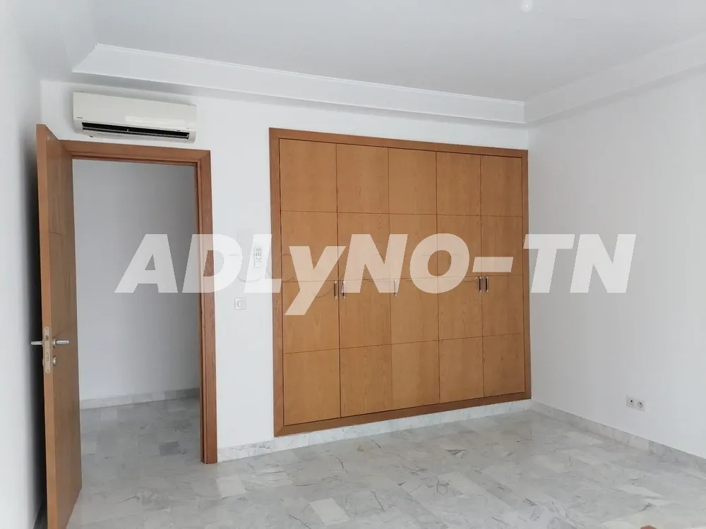 Étage de Villa S+3 Moderne à Ain Zaghouan à Tunis - Photo 1
