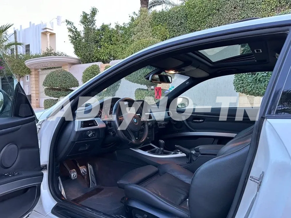 bmw serie 320i coupé e92 restylé phase 2 kit M// état irréprochable à Ariana - Photo 6