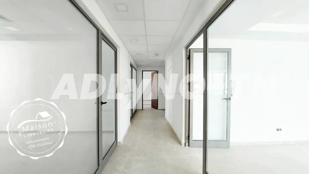 A louer immeuble neuf 2800 m² au Lac 3 à Tunis - Photo 5