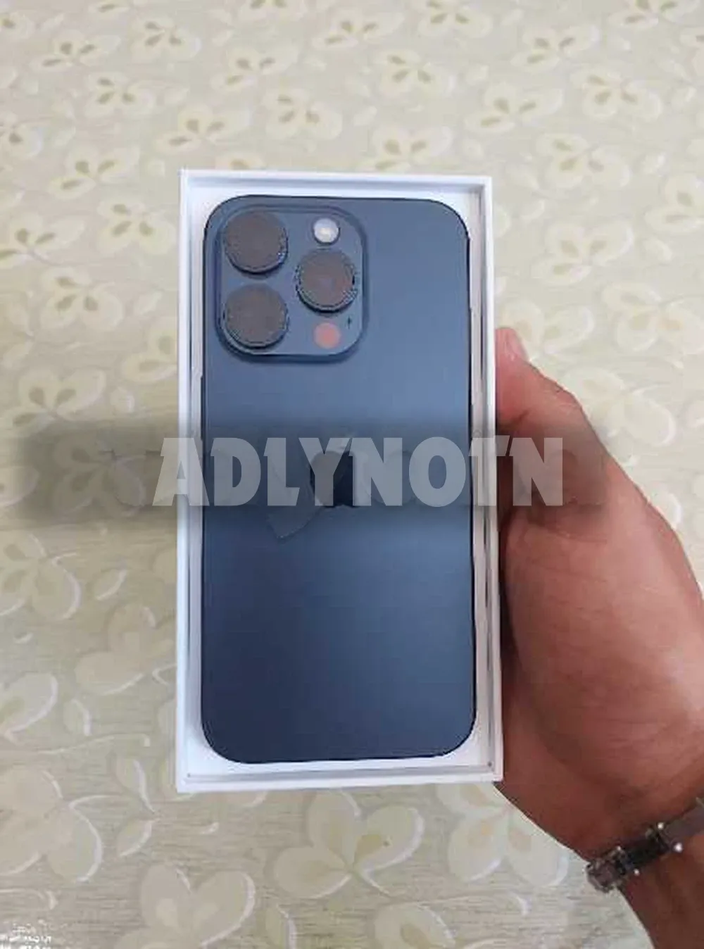 Iphone 15 pro 128gb Batterie ? 20 Cycle count à Tunis - Photo 1