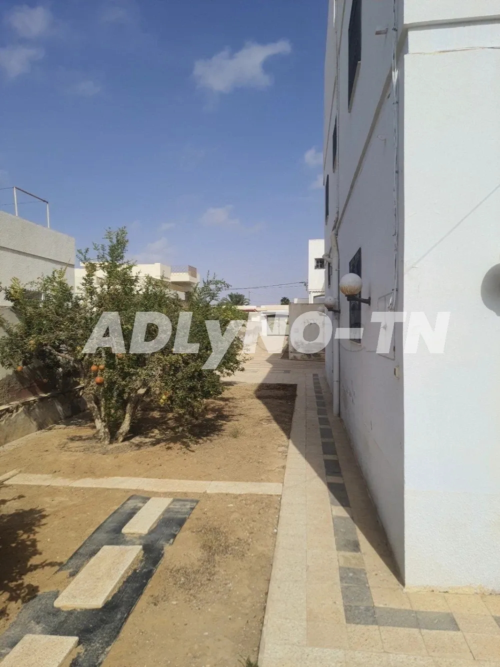 A vendre une villa avec deux étages route Mahdia KM 5 à Sfax - Photo 2