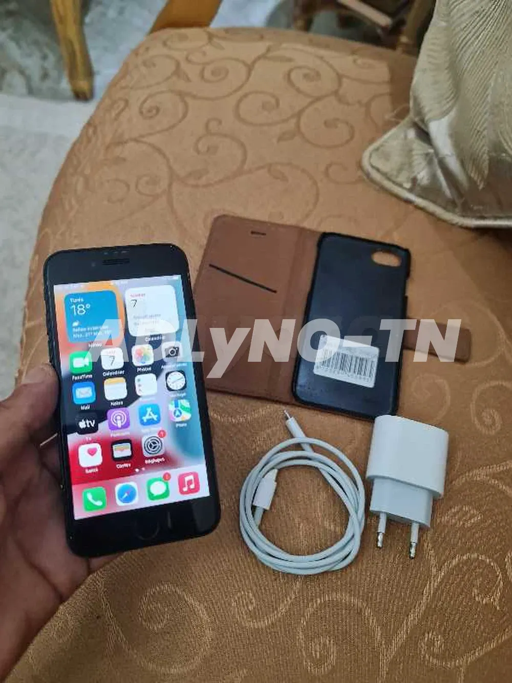 iphone 7 on état dorigine 32g il ne fonctionne que avec les sim orange batrie 81% empreinte activée avec film de protection sur lécran et flip cover et chargeur à Manouba - Photo 4