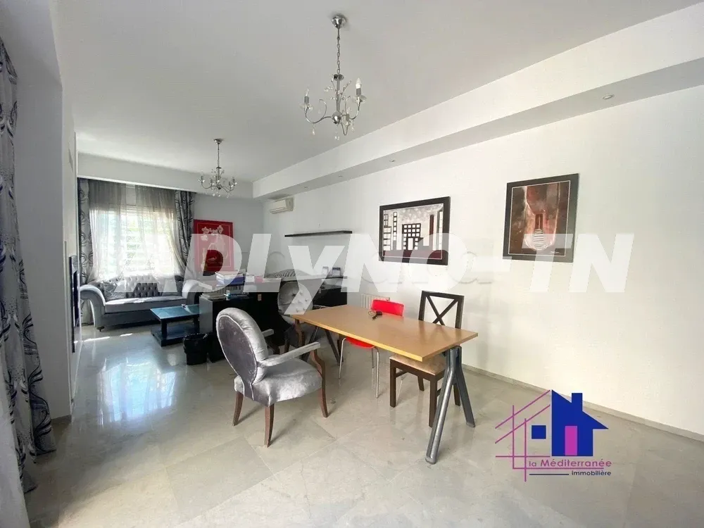 Une superbe villa semi meublée S+4 avec jardin et piscine au lac 2 à Tunis - Photo 1