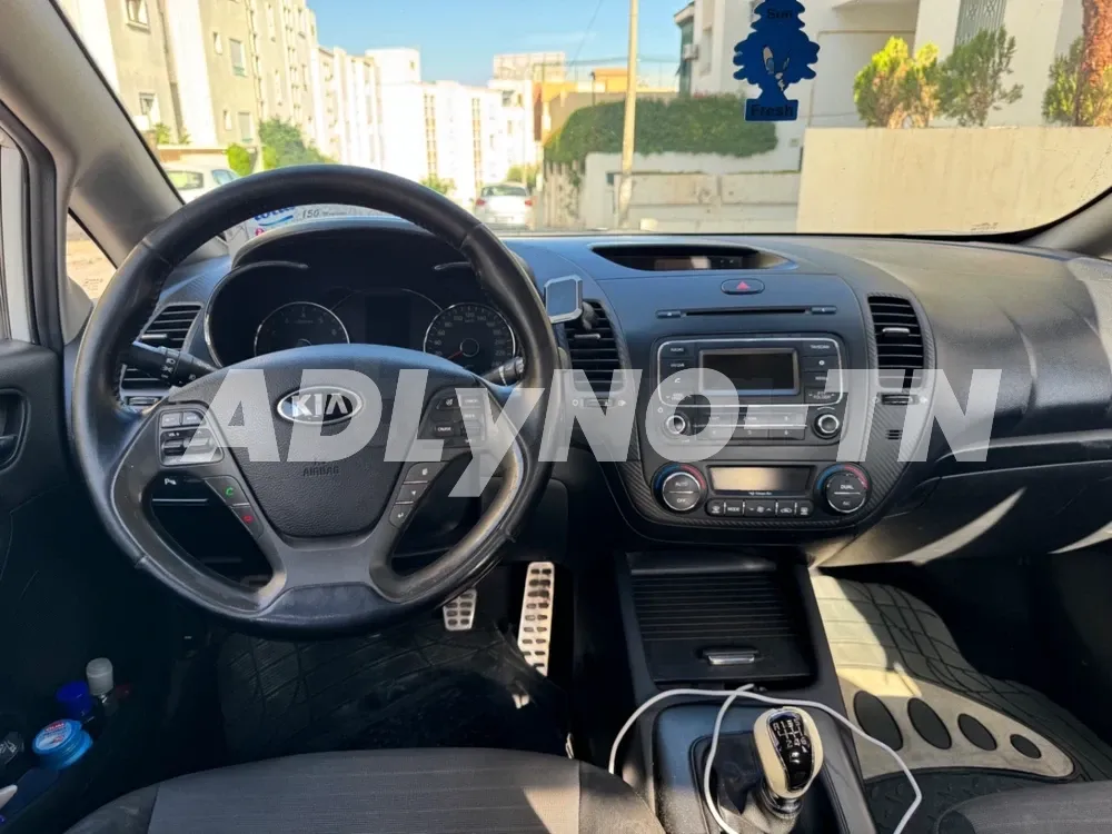 Une KIA Cerato en excellent état ! à Tunis - Photo 8