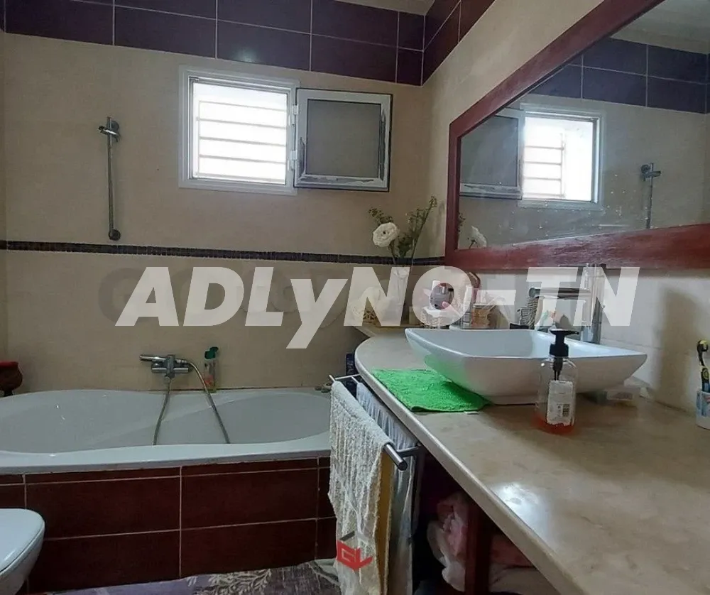 A Vendre Villa à Borj Louzir à Ariana - Photo 2