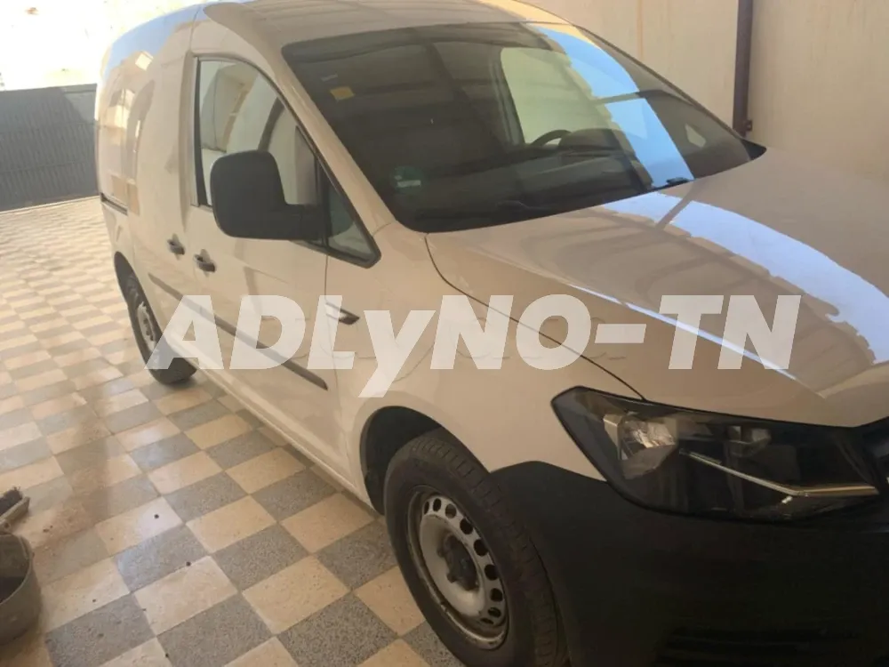 caddy 2L diesel 7 Cv année 2020 km 128 Alf serie 244 Medenine Numero 97288623 à Medenine - Photo 1