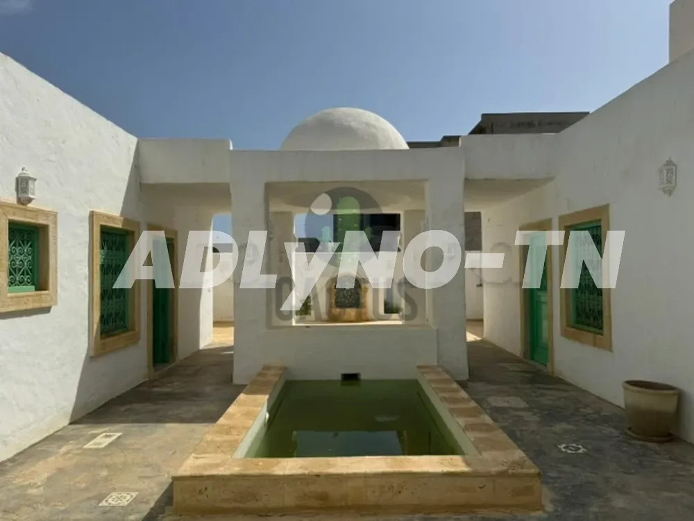À vendre : Villa de style arabesque à Korba, Nabeul. à Nabeul - Photo 1