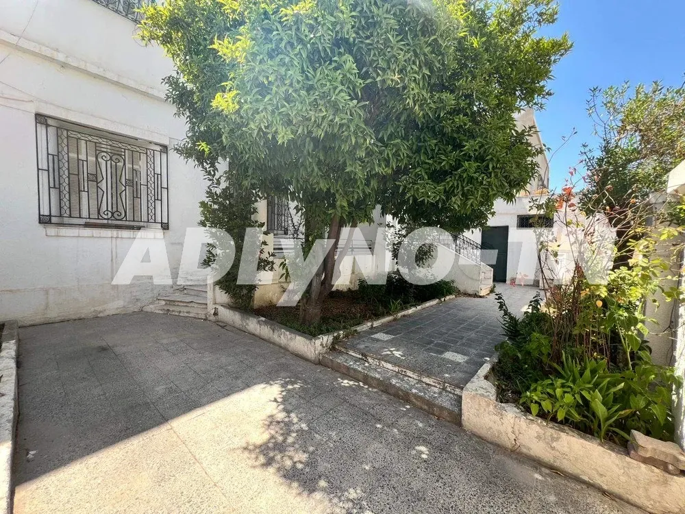 A vendre villa de 300 m² sur un terrain de 368 m² à Tunis - Photo 1