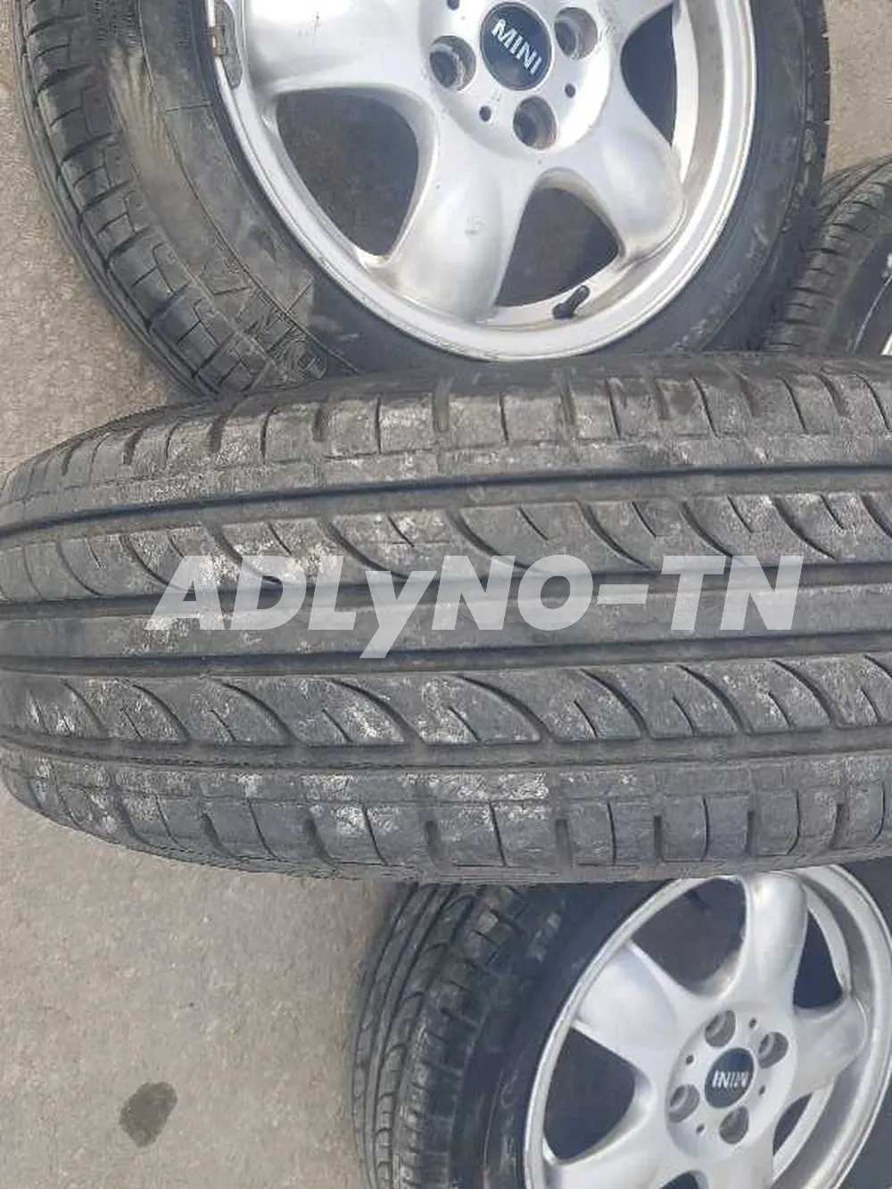 4 jeunes mini cooper par 15 avec pneus neufs 1200 25254848 à Ariana - Photo 4