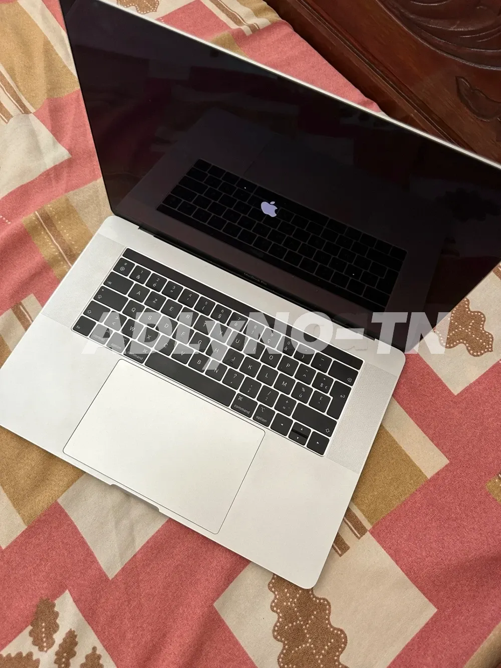 MacBook Pro 2018 i7 6 cœurs 15pouces 16gram 500g SSD avec touchbar en très bon état aucun défaut jamais réparé officiel avec facture et garantie et chargeur prix 2600d Tel 20172643 à Tunis - Photo 2