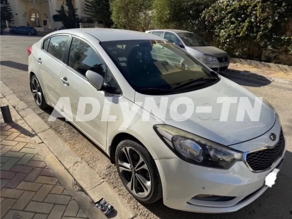 Une KIA Cerato en excellent état ! à Tunis - Photo 1