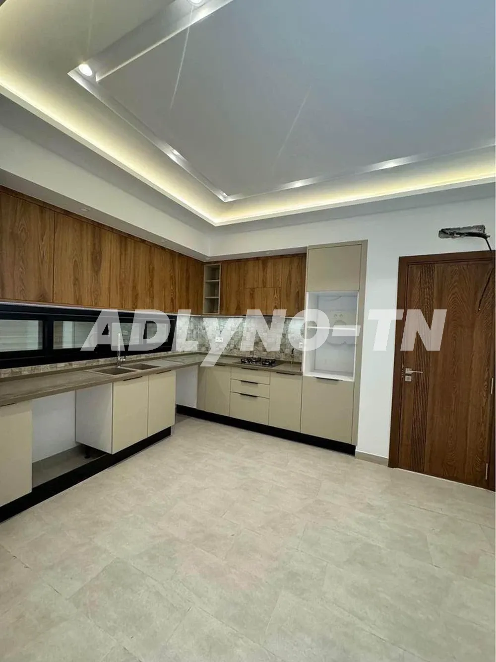 a vendre une villa S+3 avec piscine a la soukra à Ariana - Photo 1