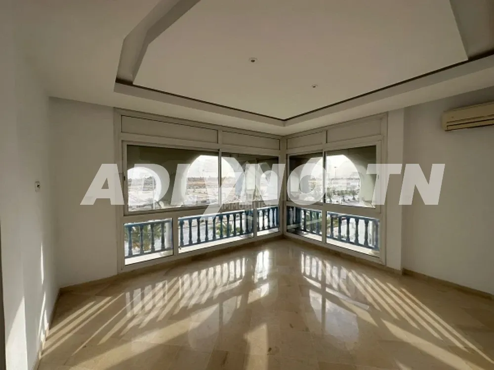 A louer un bel étage de villa aux Berges du Lac 2 à Tunis - Photo 2