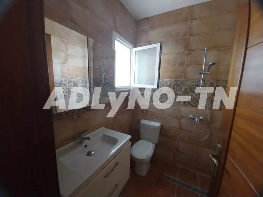 UNE BELLE VILLA JUMELÉE AVEC ASCENSEUR A VENDRE à Tunis - Photo 5