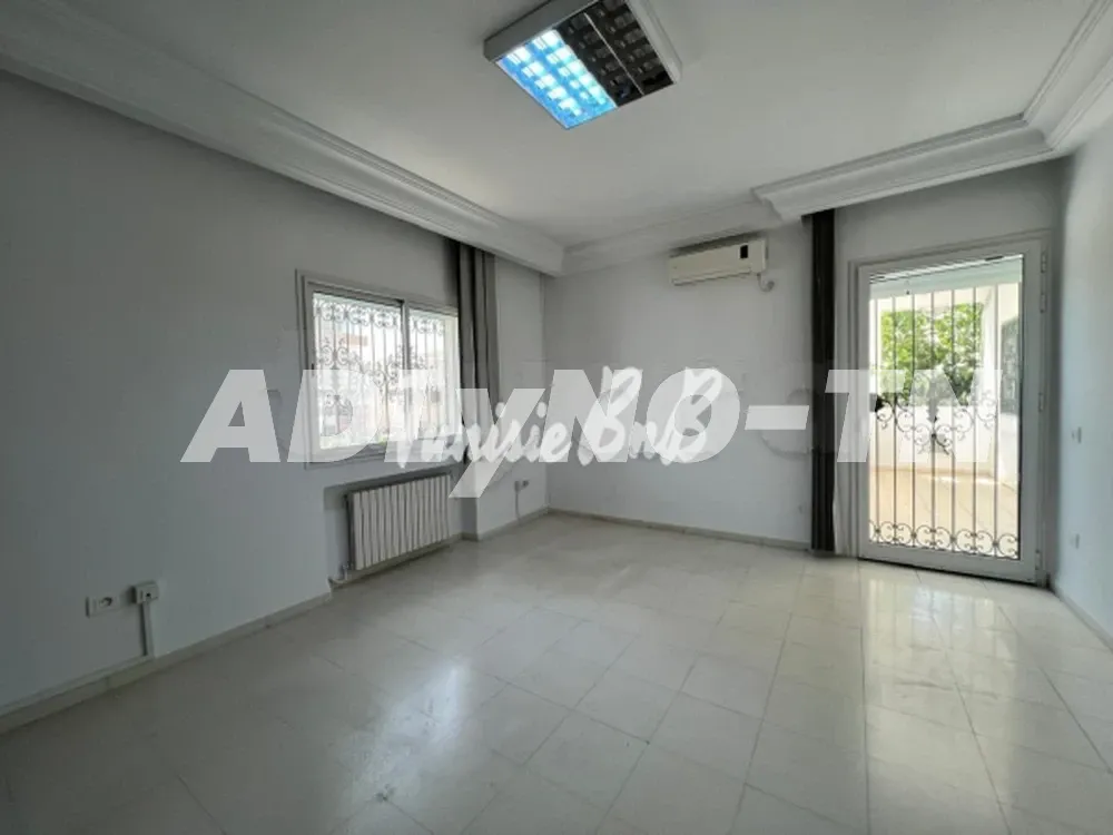 A louer une villa à usage de bureau à Tunis - Photo 3