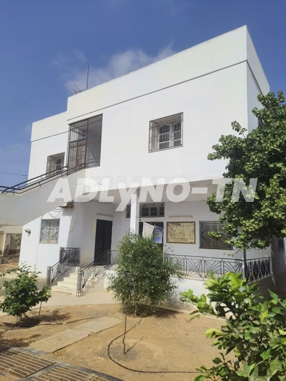 A vendre une villa avec deux étages route Mahdia KM 5 à Sfax - Photo 3