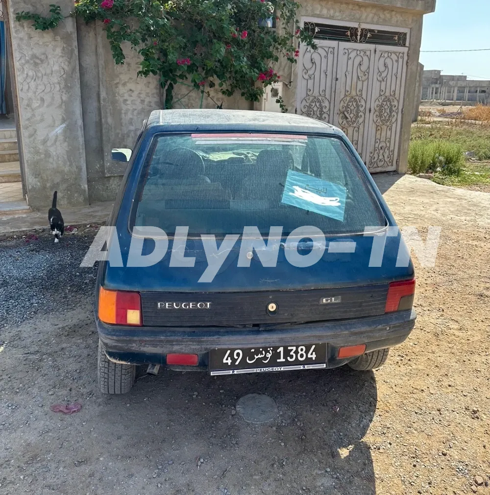 Peugeot 205 à Manouba - Photo 1