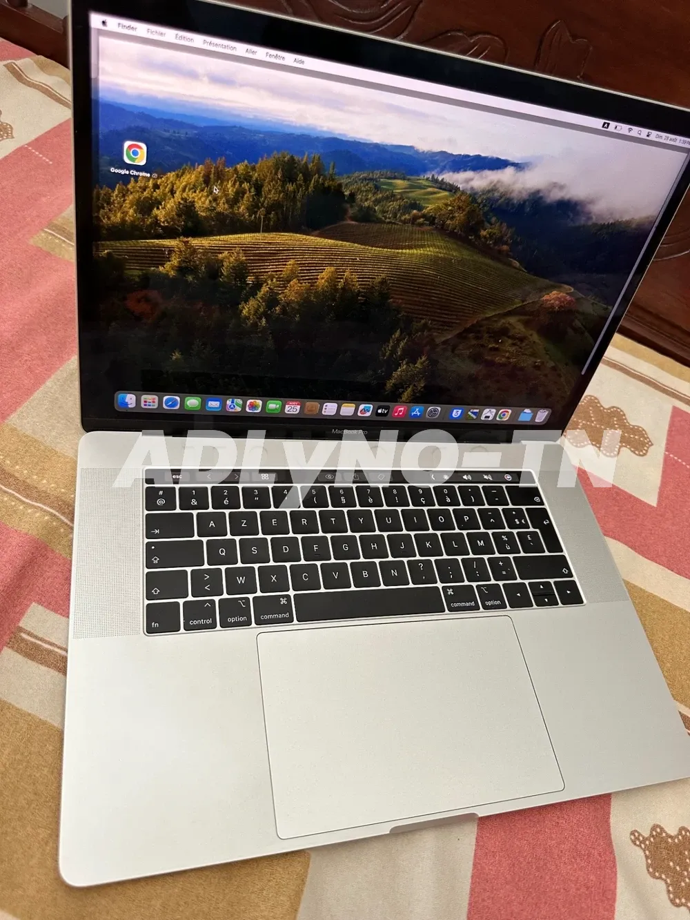 MacBook Pro 2018 i7 6 cœurs 15pouces 16gram 500g SSD avec touchbar en très bon état aucun défaut jamais réparé officiel avec facture et garantie et chargeur prix 2600d Tel 20172643 à Tunis - Photo 4