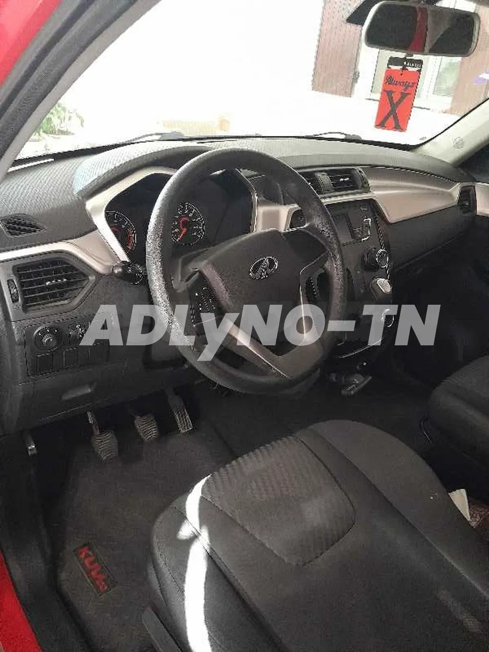 MAHINDRA KUV 100 K6 + à Tunis - Photo 3
