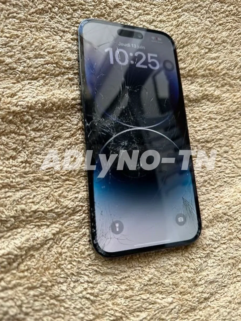 iPhone 14 Pro Max 256G batt100% écran fissuré tactile 10/10 tt en marche aucun défaut jamais réparé validé avec son câble et facture boutique prix 2150d Tel 20172643 à Tunis - Photo 7