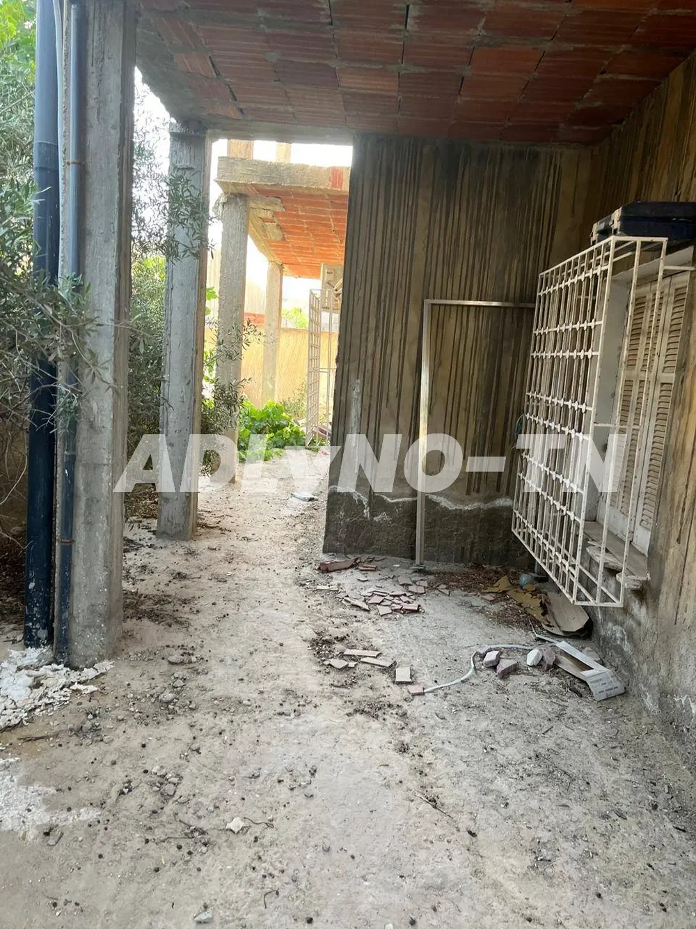 une maison de 400m² sur un terrain de 215 m² à Cité Essaha Ariana à Ariana - Photo 3