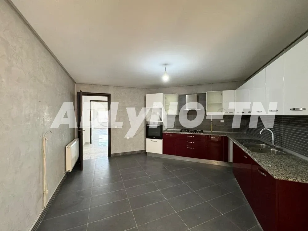 S+4 en Vente à Jardin d'Ennasr à Ariana - Photo 2