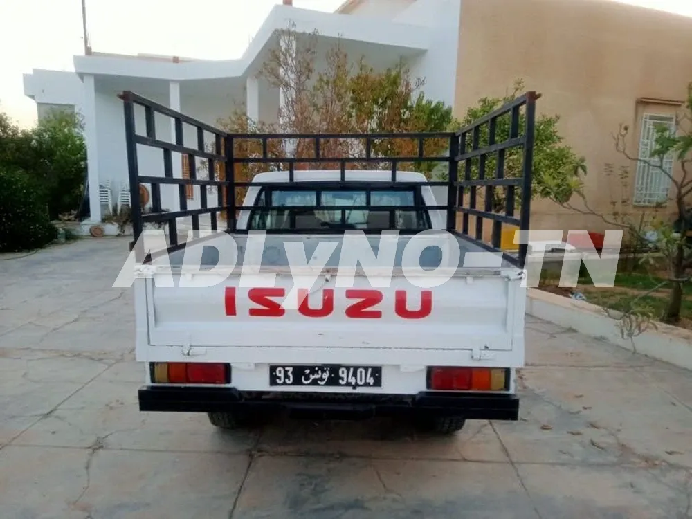 isuzu tres propre à Sfax - Photo 4