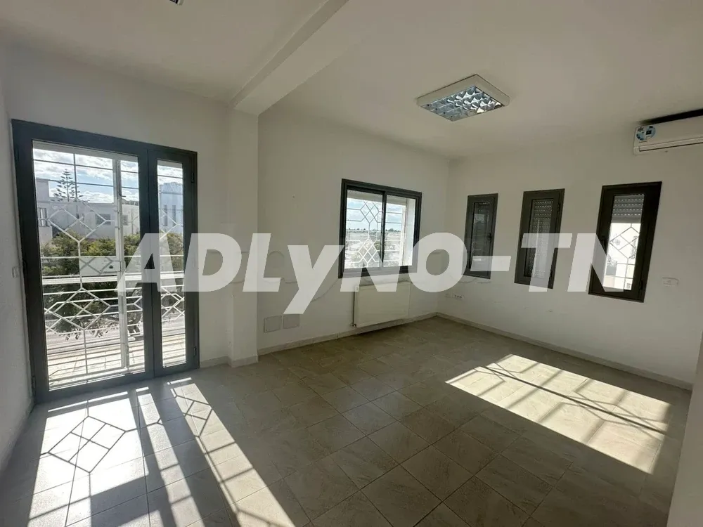 A Louer Villa à usage de bureau à Tunis - Photo 6
