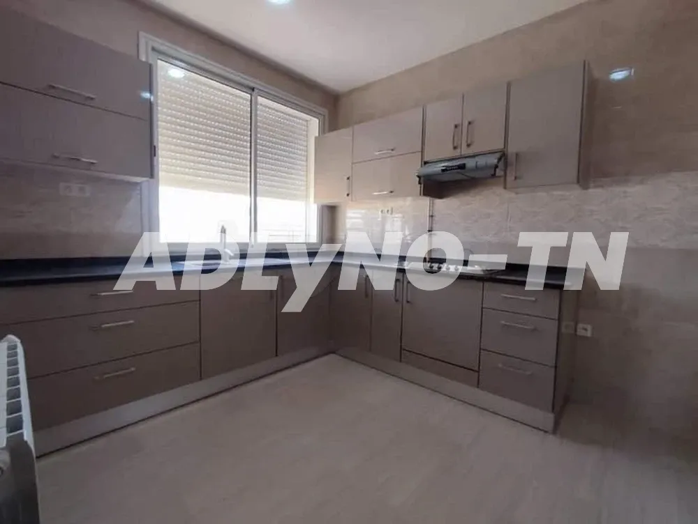 UNE BELLE VILLA JUMELÉE AVEC ASCENSEUR A VENDRE à Tunis - Photo 7