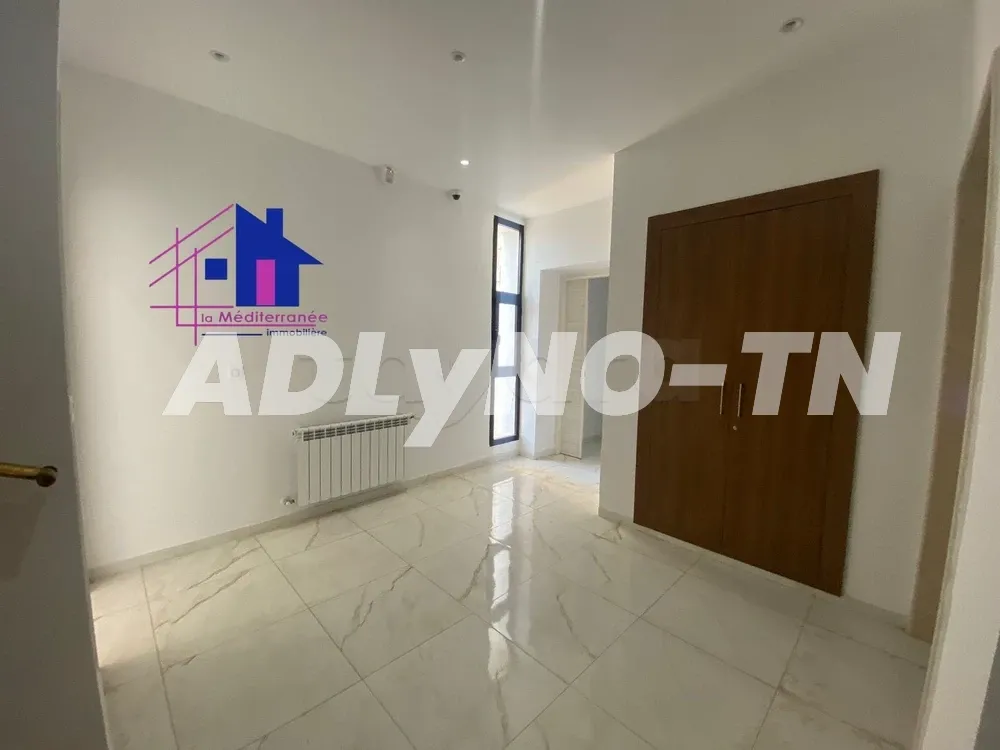 Une superbe Villa S+7 avec piscine à la marsa cube à Tunis - Photo 9