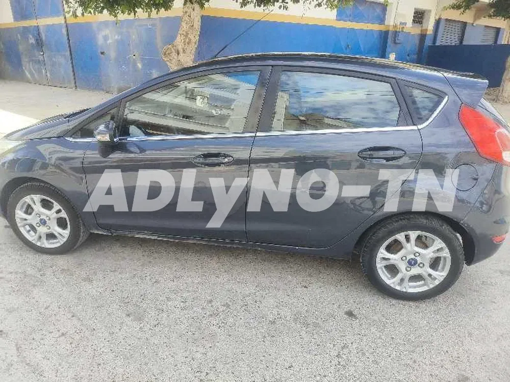 échange ford Fiesta titanium à Tunis - Photo 3