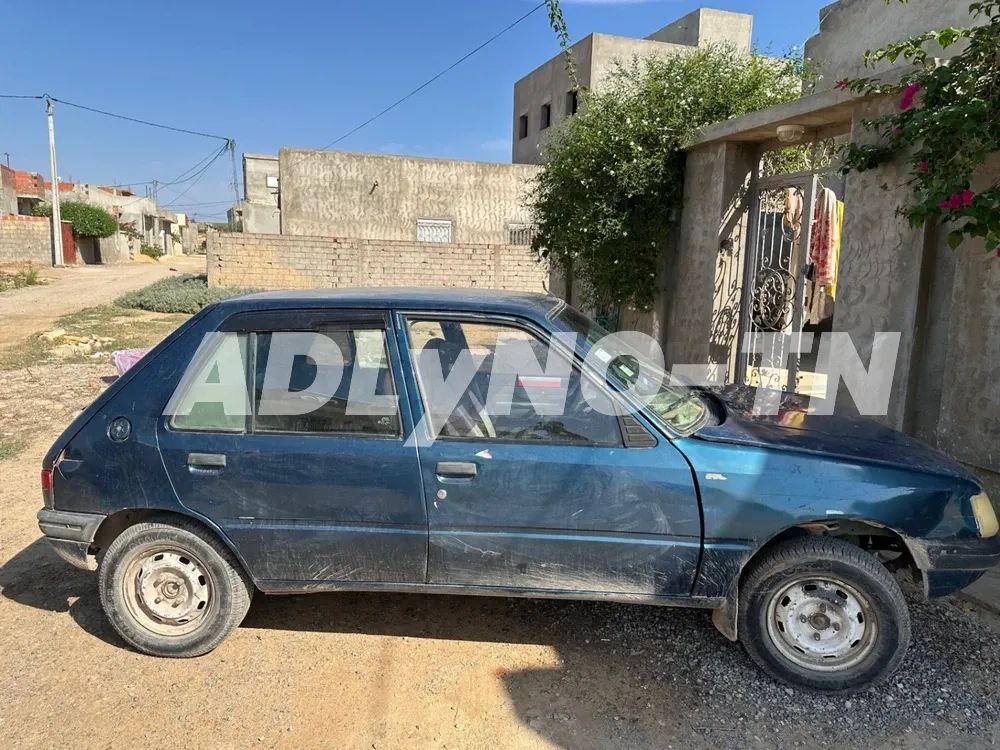 Peugeot 205 à Manouba - Photo 3