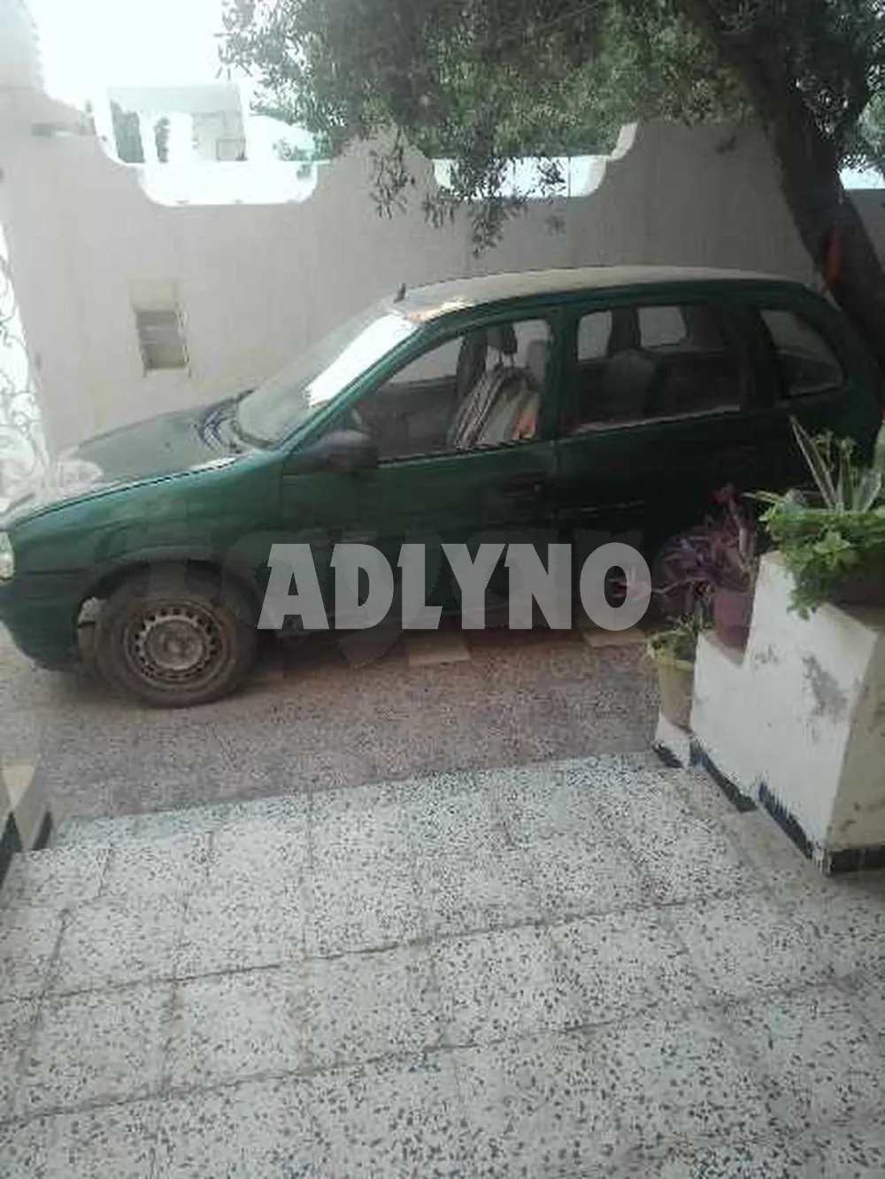 Opel coursa à Tunis - Photo 1
