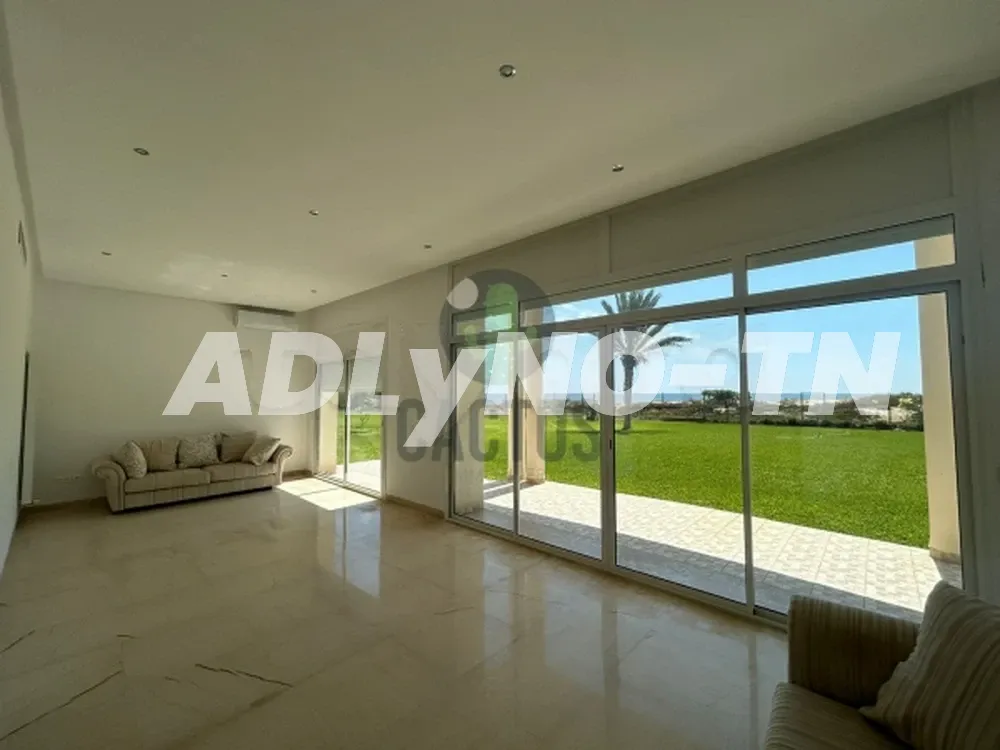 À vendre : Villa pieds dans l'eau sur un terrain de 779m² à Jinene Beni Khiar à Nabeul - Photo 1