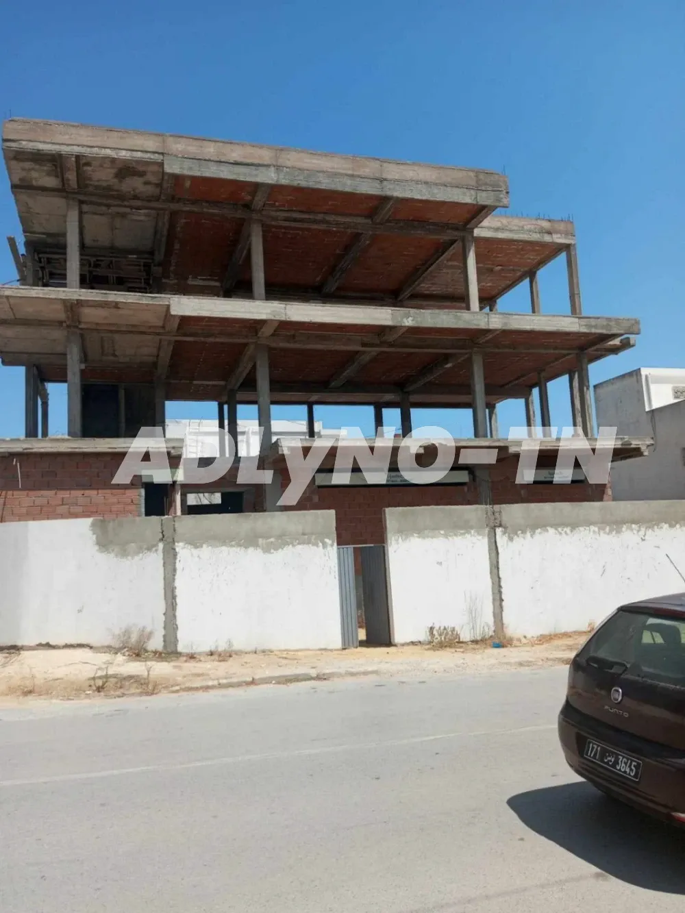 Une villa inacevée a 3 étages a vendre situé a Manzah 5 Prés de Ksar Tej à Ariana - Photo 2
