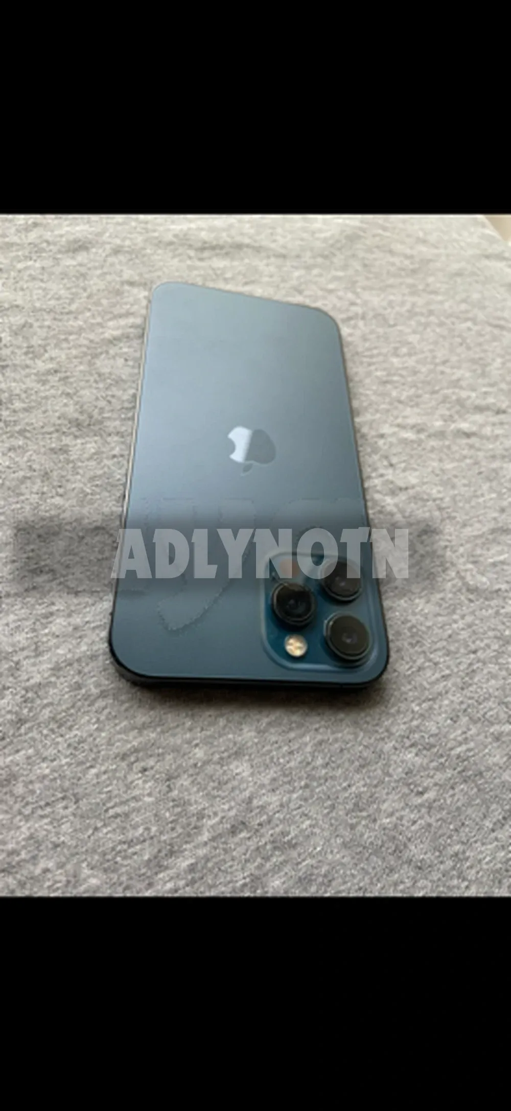 iPhone 12 Pro Max 128G bleu état neuf parfaite jamais réparé aucun défaut tt en marche importé validé avec son câble et facture et garantie batterie 88% prix 1750dt tel 20172643 à Tunis - Photo 1