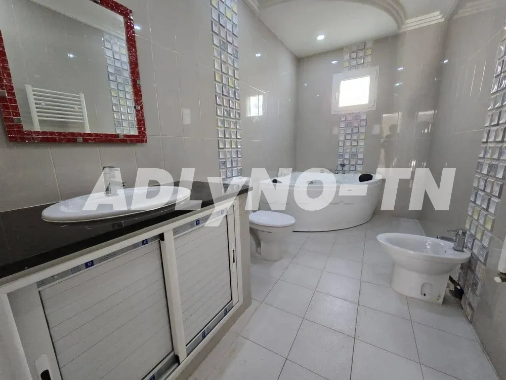 Villa de 400 m² sur un terrain de 597 m² à Ben Arous - Photo 6