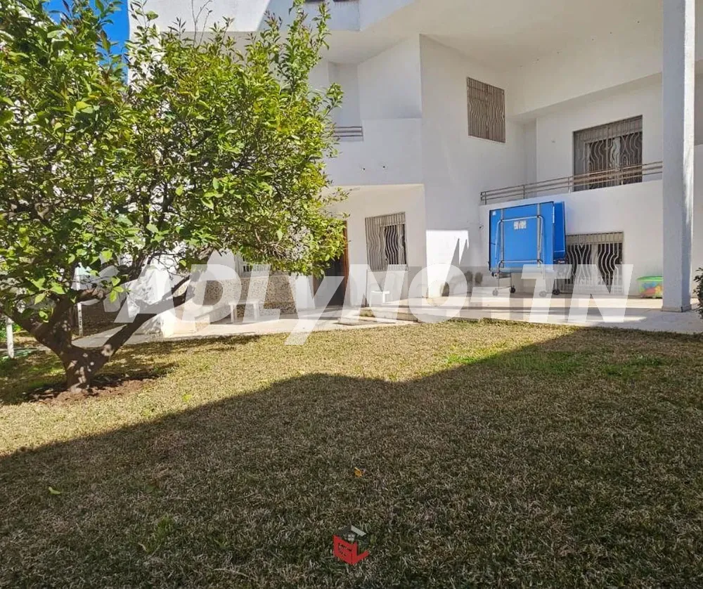 A Vendre Villa Sur Un Terrain De 622m² À Menzah 9 à Tunis - Photo 1