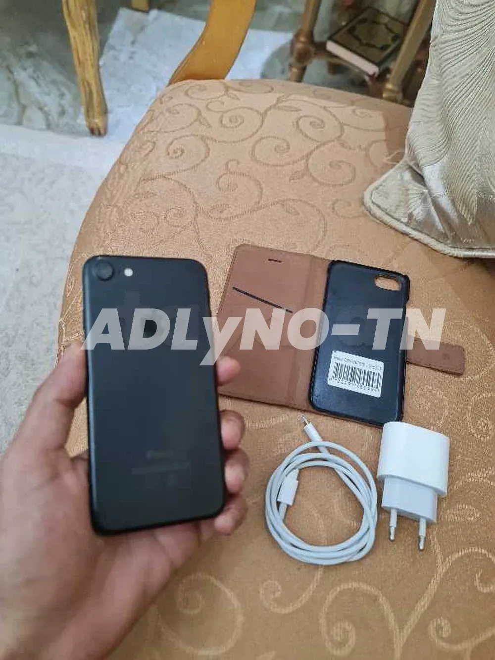 iphone 7 on état dorigine 32g il ne fonctionne que avec les sim orange batrie 81% empreinte activée avec film de protection sur lécran et flip cover et chargeur à Manouba - Photo 1