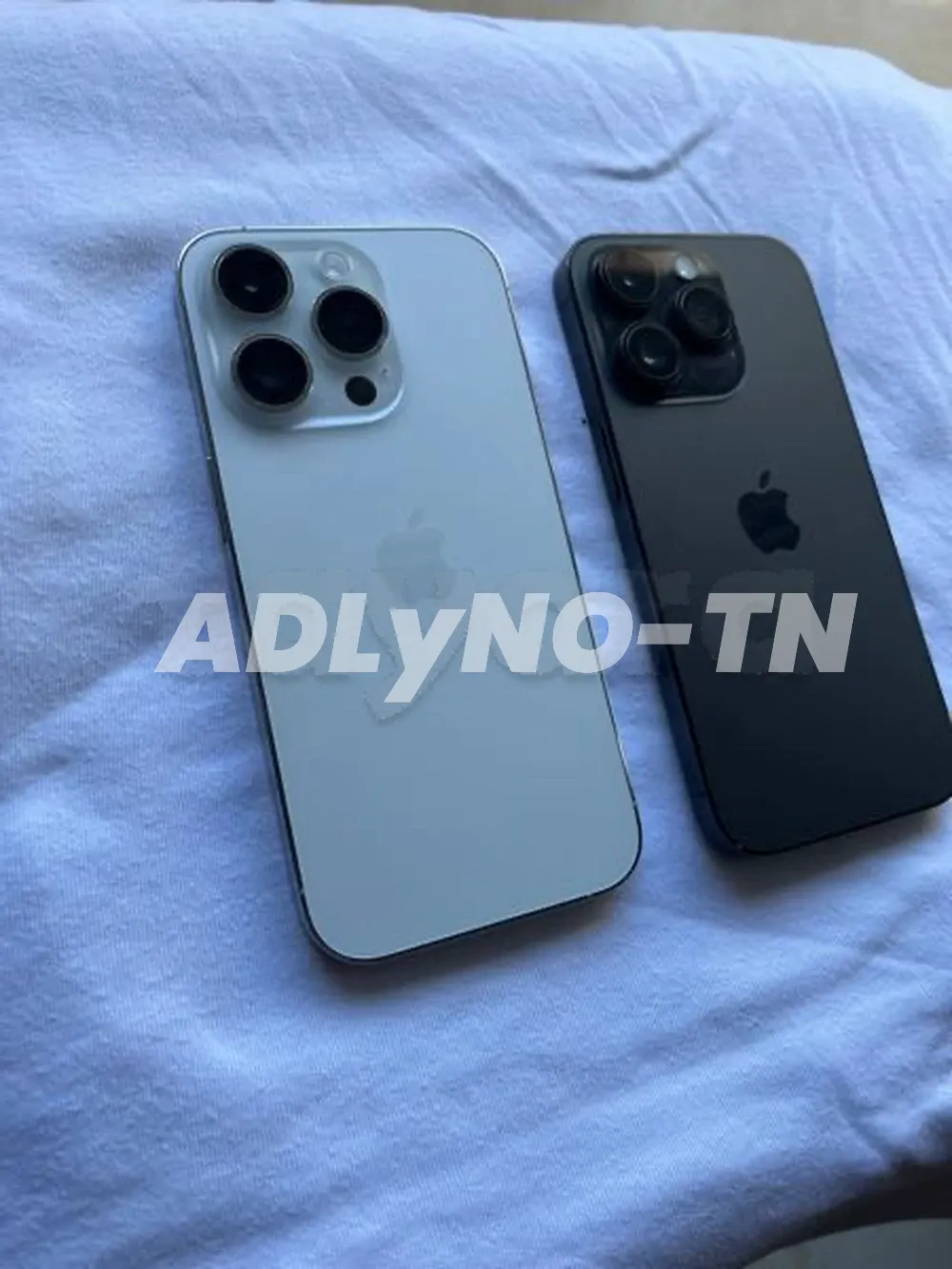 iPhone 14 Pro 128G Blanc et Noire état neuf importé validé jamais réparé modèle américain avec facture et garantie et câble Blanc état neuf batt99% à 2700 Noire bon état batt100% à 2550 Tel 20881435 à Tunis - Photo 1